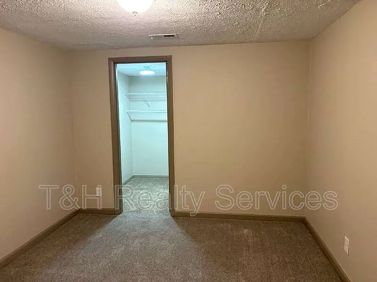3368 Clover Dr — Photo 9
