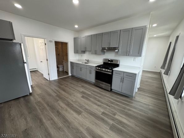 53 17th Ave APT 3