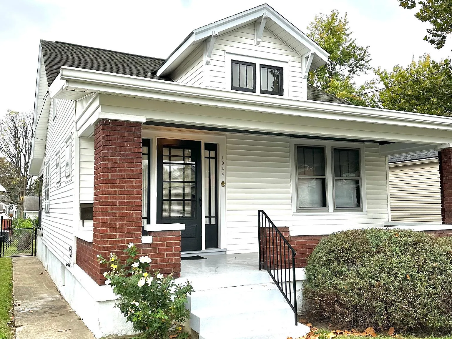 3 bed, 1600 sqft, $2,100 — Photo 2