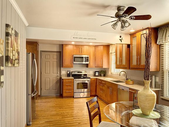5th image of 291 Tyrella Ave