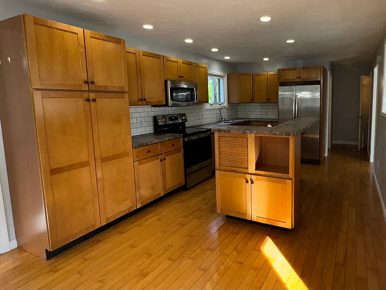 54 Goddard Memorial Dr — Photo 3