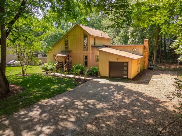 7740 Waters Edge Ln, Gloucester Point, VA 23062