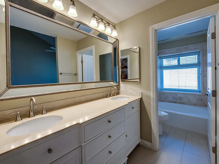 17030 Mount Lilita Ct — Photo 32