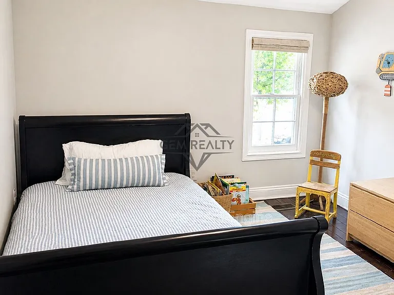 209 Prince Edward St — Photo 20