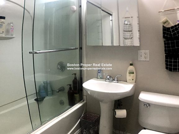 5th image of 211 Park Dr #B4