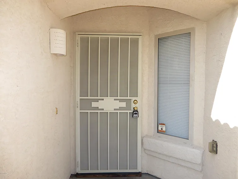 570 W Faith Dawn Ct — Photo 16
