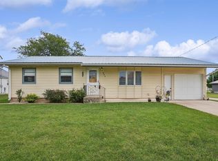 840 East St, Lamont, IA 50650