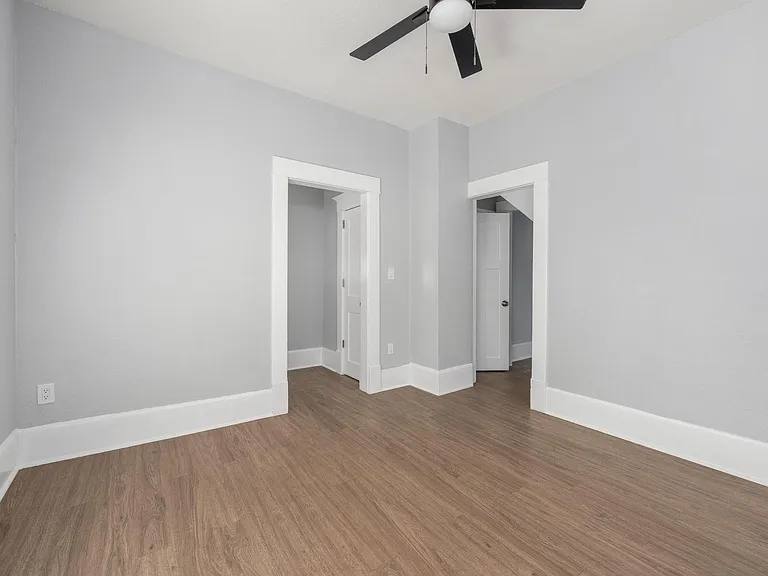 221 N Elizabeth St #I — Photo 5