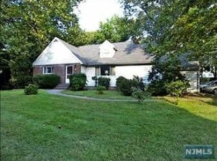158 Knickerbocker Rd, Cresskill, NJ 07626