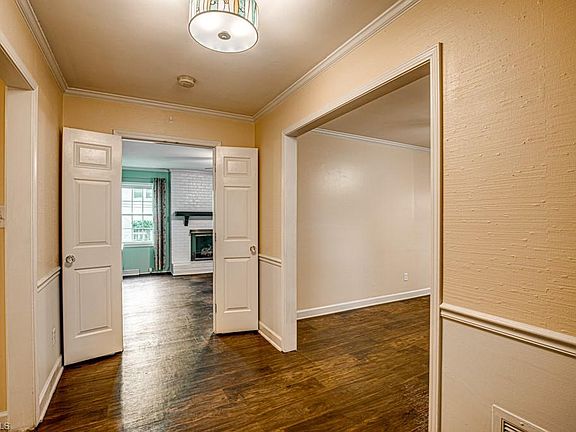 5th image of 801 Parkwood Cir