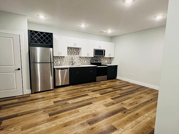 4th image of 256 Orange St #214
