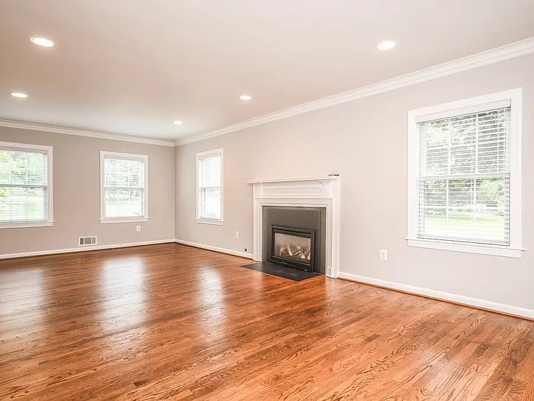 1211 Vinita Ln — Photo 4