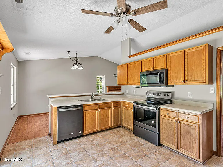 304 Gaston Ct — Photo 10