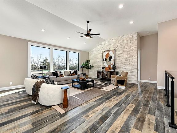 5th image of 20322 166th St