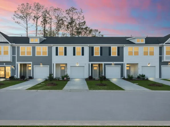 587 Trotters Ln, Moncks Corner, SC 29461