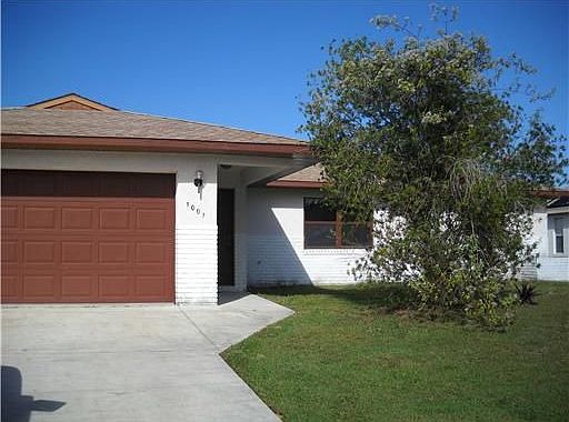 1st image of 1001 SE Walters Ter