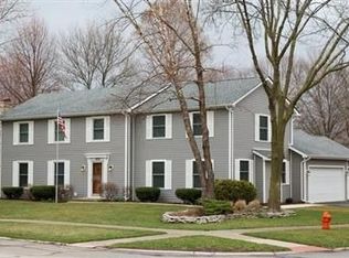 1434 Foxhill Rd, Naperville, IL 60563