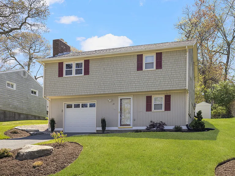 21 Spindrift Dr — Photo 2