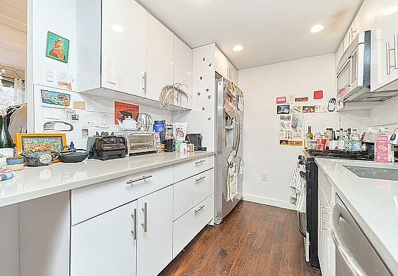 3rd image of 5 Delevan St #3B