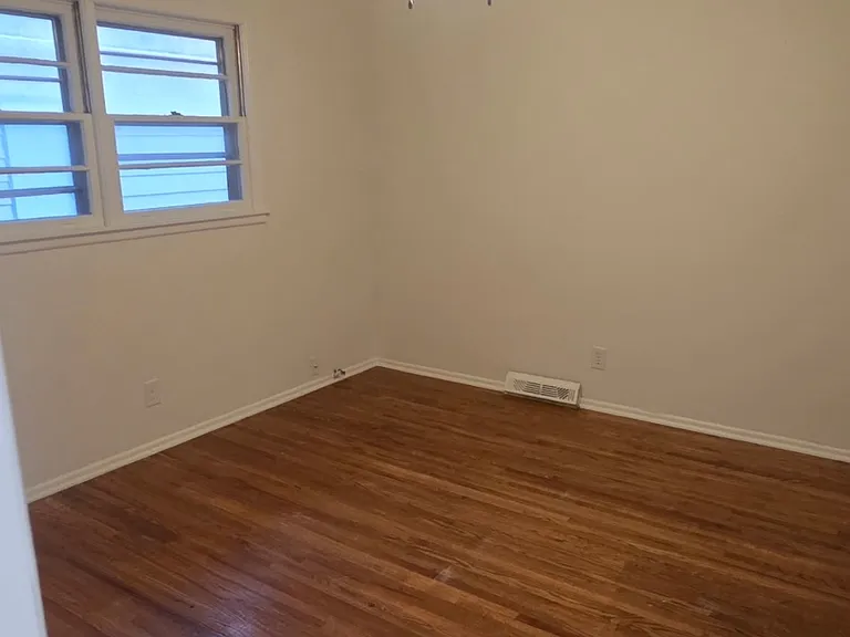 8021 E Clay St — Photo 7