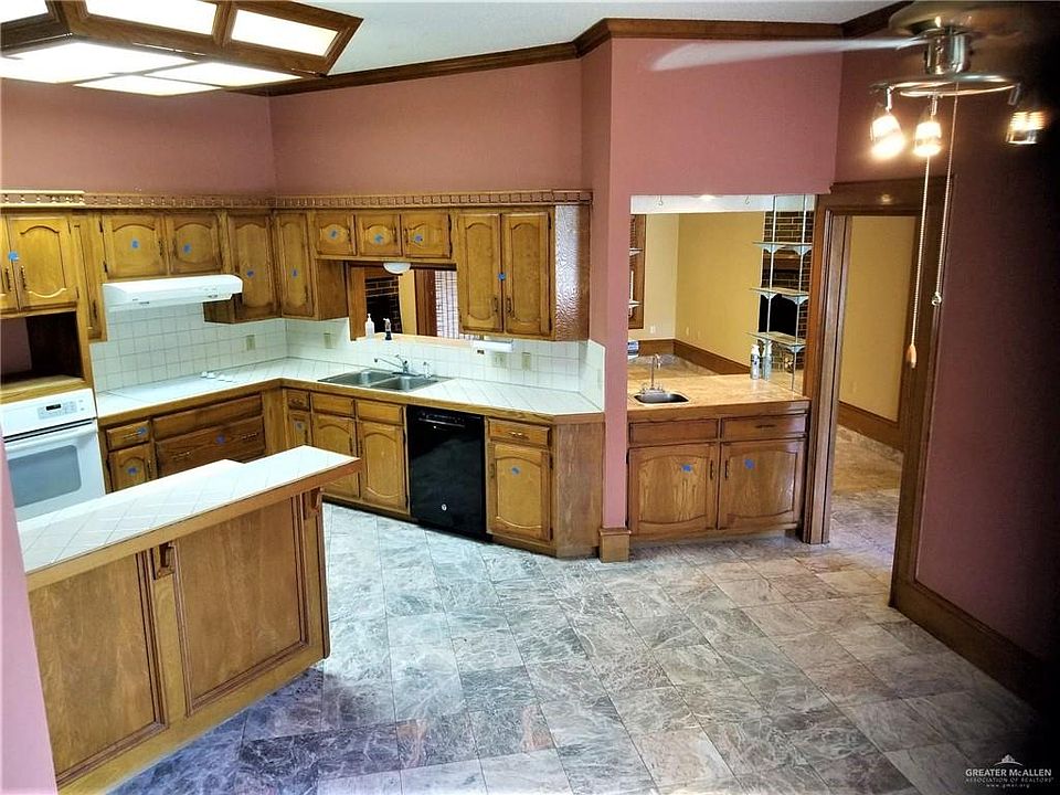 2nd image of 3017 Thunderbird Ave