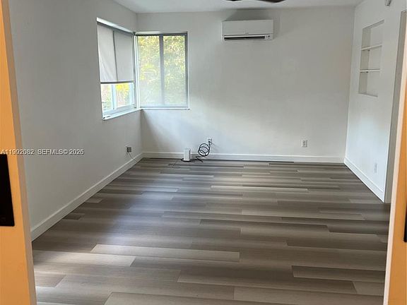 4th image of 225 SE 16th Ave APT 3