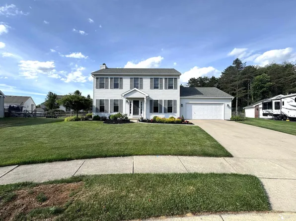 9078 Village Meadows Dr, Temperance, MI 48182