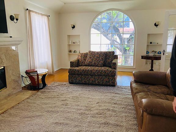 4th image of 8432 Blackburn Ave