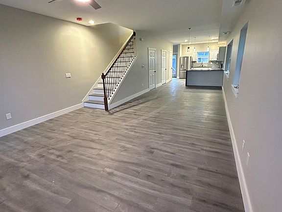 3rd image of 2624 Winthrop Ave