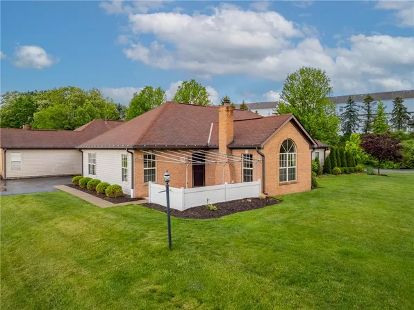 35 Ashford Dr, Cranberry Township, PA 16066