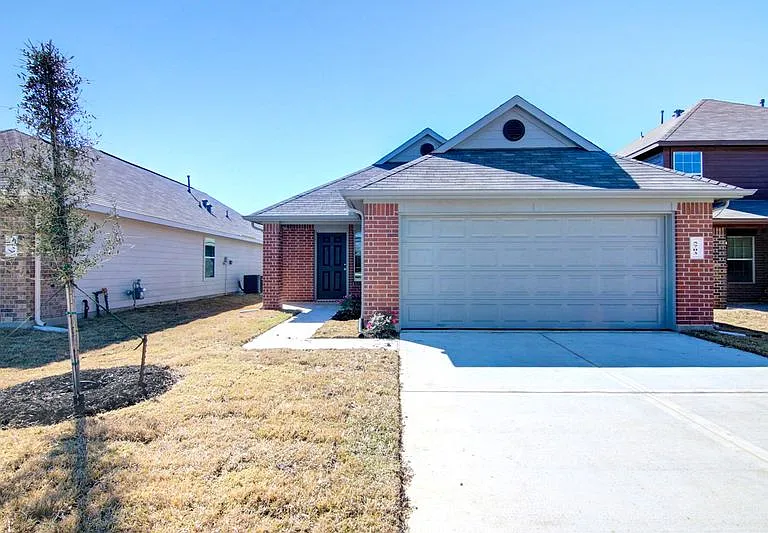 5703 Latta Plantation Dr — Photo 1
