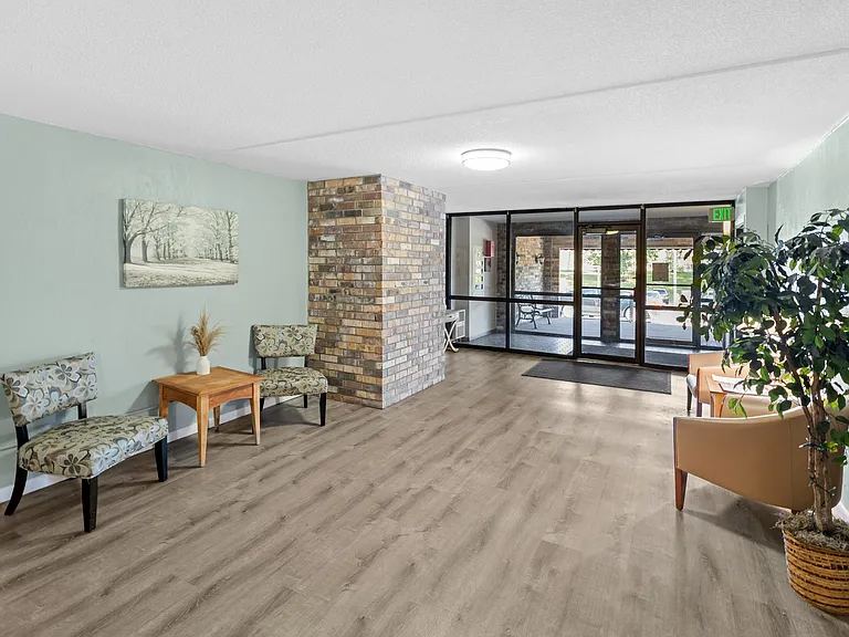 Rosewood West — Photo 9