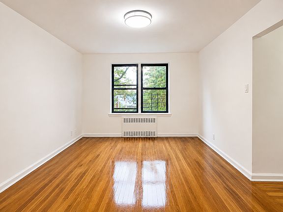 4th image of 1275 E 5th St #307