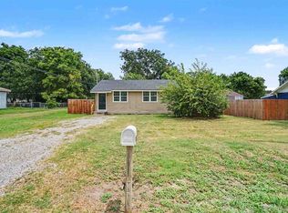 406 SW 6th St, Cache, OK 73527