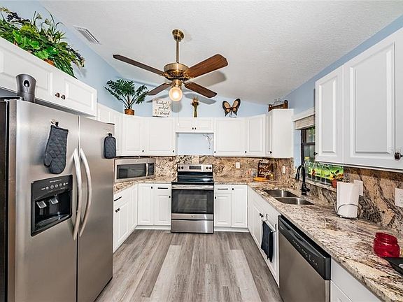 2nd image of 3411 Briarwood Ln