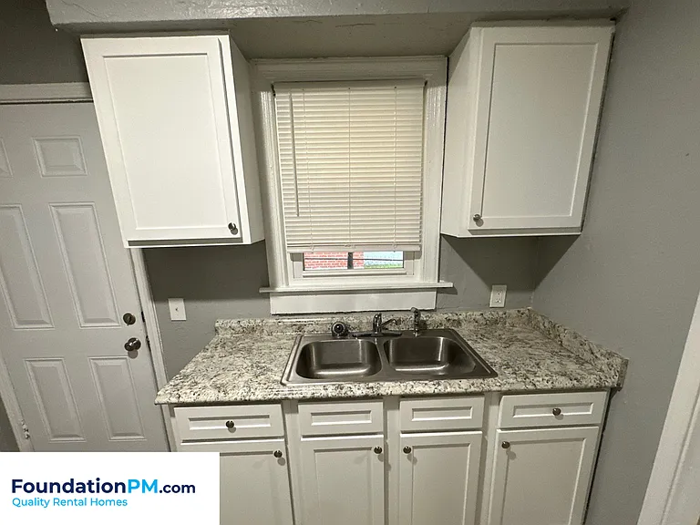 2100 Worthington Cir — Photo 6