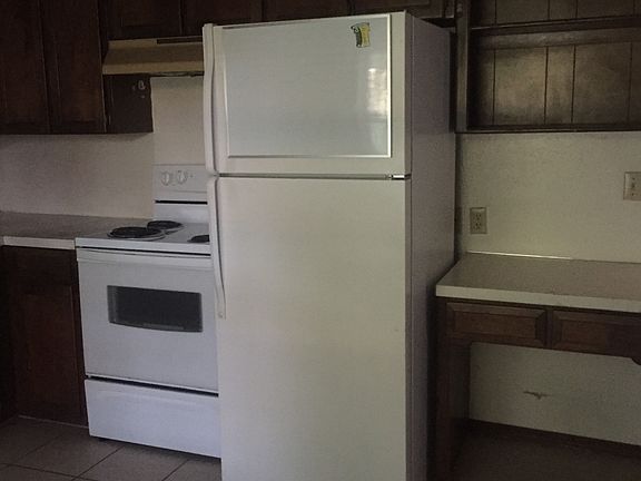 Kitchen, Fridge and stove