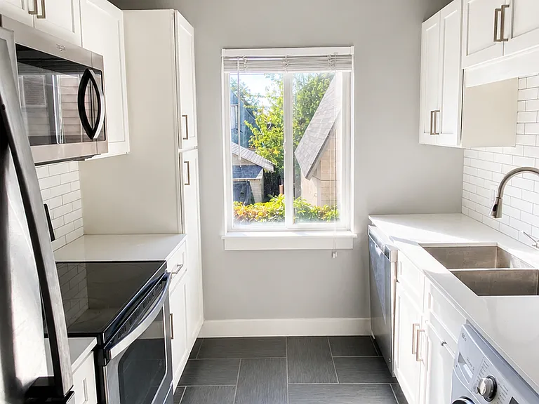 221 N Quince St — Photo 11