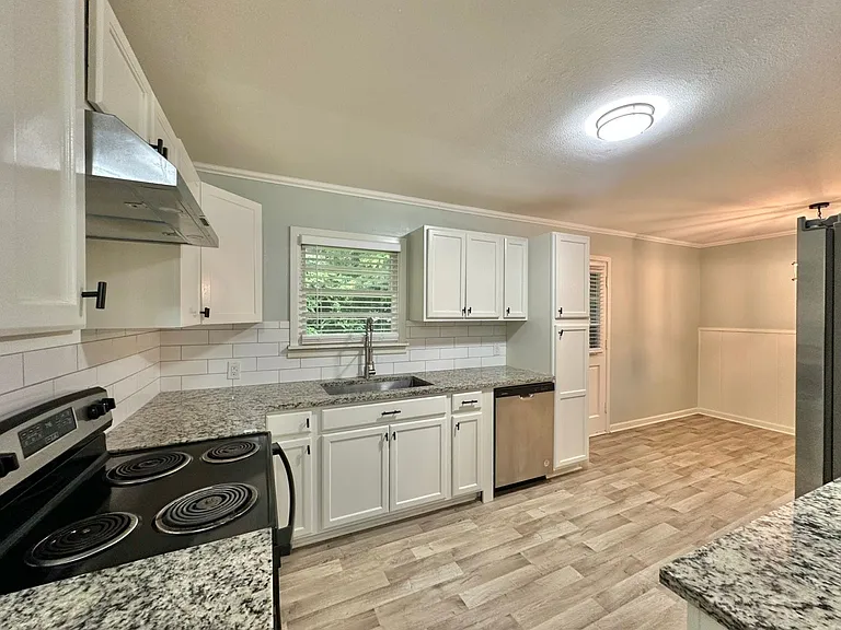 1121 Elizabeth Dr — Photo 6