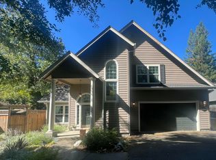 1318 NW Bellevue Pl, Grants Pass, OR