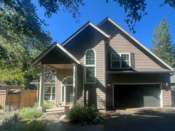 1318 NW Bellevue Pl, Grants Pass, OR 97526