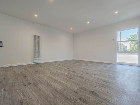 3rd image of 13959 Vanowen St APT 4