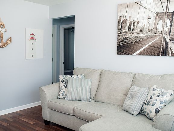 3rd image of 1324 Little Bay Ave APT 2