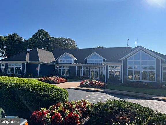 3rd image of 16 Thornberry Dr