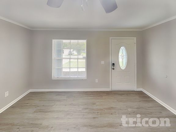 2nd image of 120 N Alderwood St