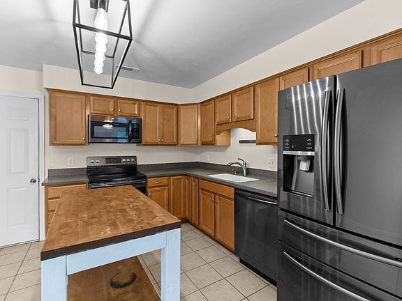 4th image of 609 Maxwood Ct
