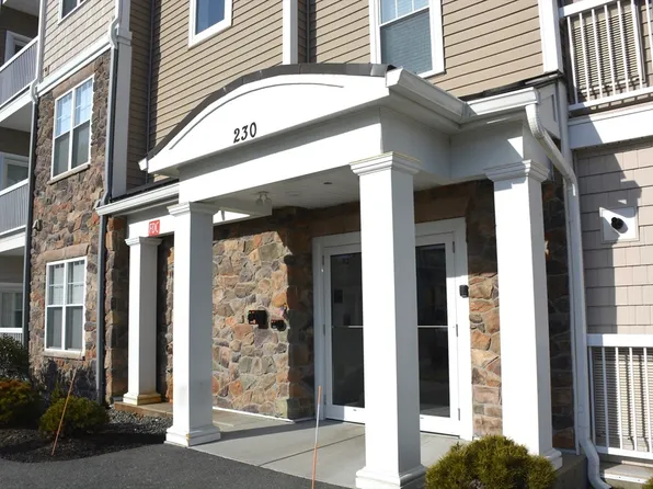 230 Martins Lndg APT 108, North Reading, MA 01864