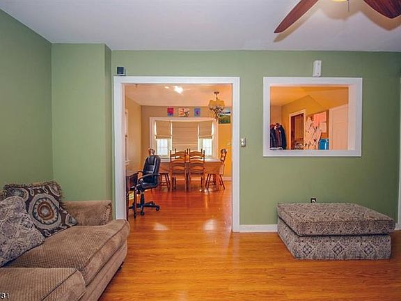 4th image of 908 E Frech Ave