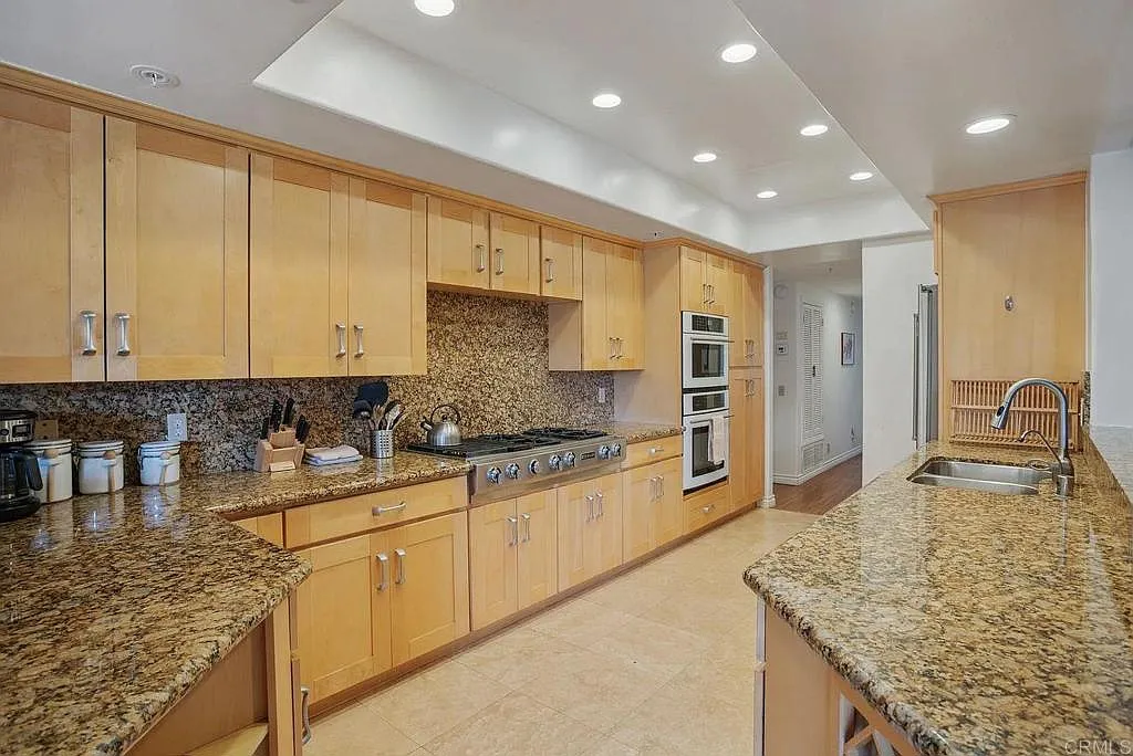 3 bed, 2060 sqft, $8,999 — Photo 2