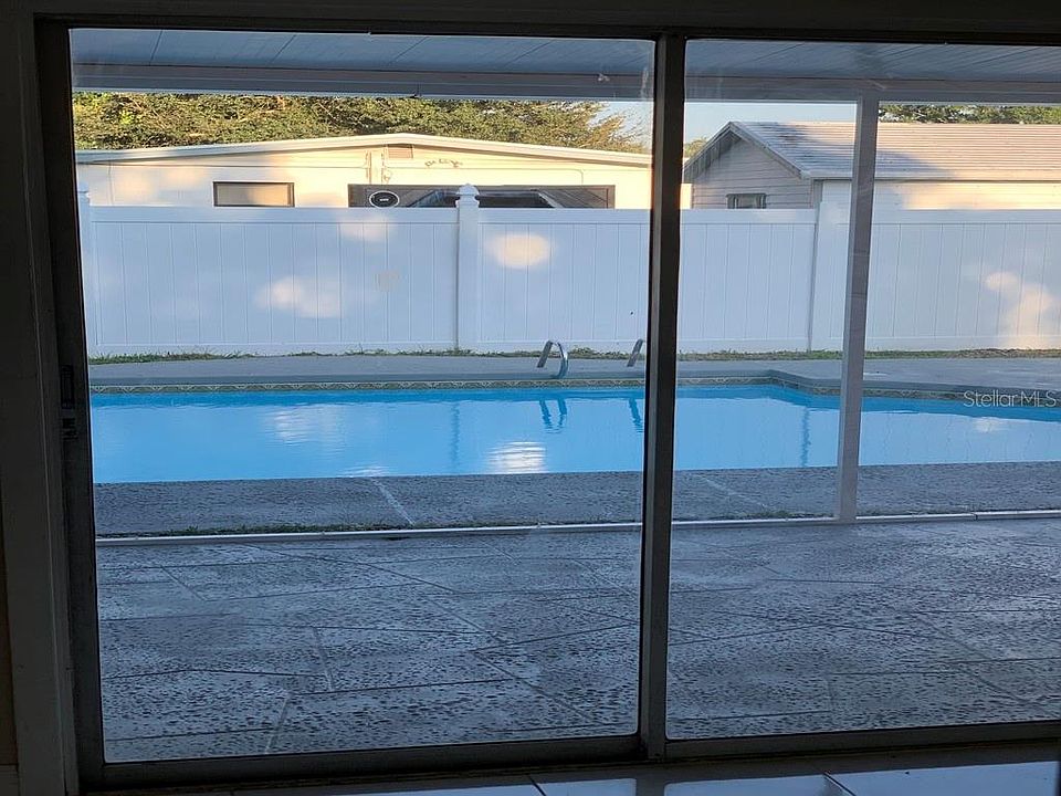 2nd image of 4817 Holiday Dr